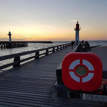 Les Parasols De Trouville-sur-Mer